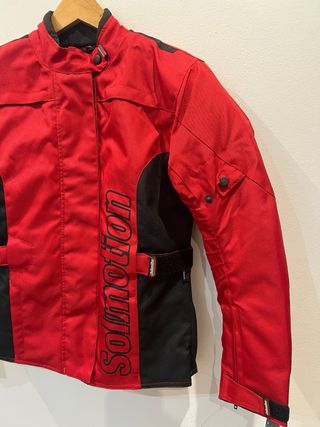 Cazadora moto mujer Solmotion roja y negra