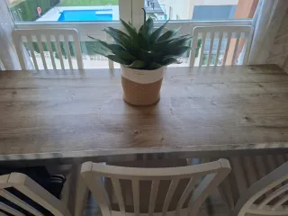 Tavolo da pranzo in legno e acciaio