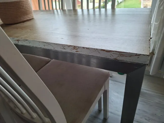 Tavolo da pranzo in legno e acciaio