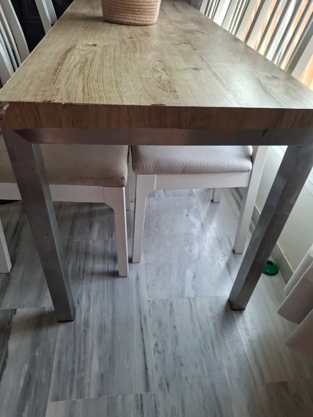 Tavolo da pranzo in legno e acciaio