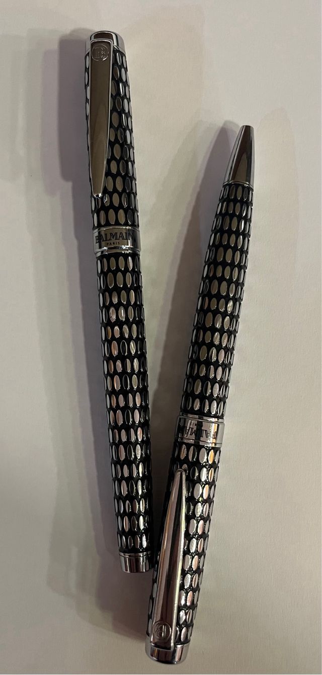 Set di 2 penne in metallo con dettagli neri