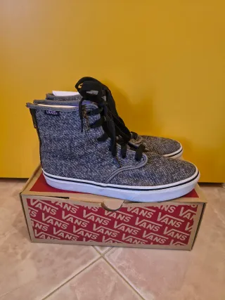 Vans grigie in tessuto con lacci e zip