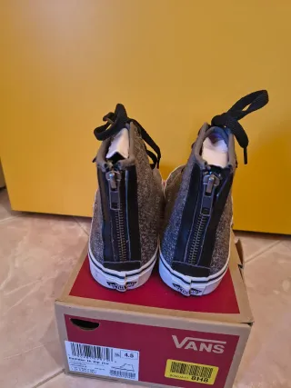 Vans grigie in tessuto con lacci e zip