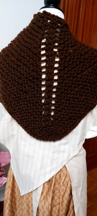 Toquilla tejida marrón para niña