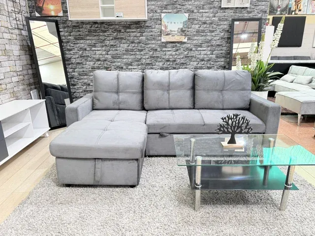 Sofá chaise longue gris con arcón