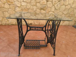 Mesa SINGER cristal y metal