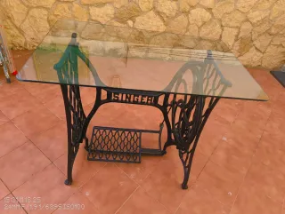 Mesa SINGER cristal y metal