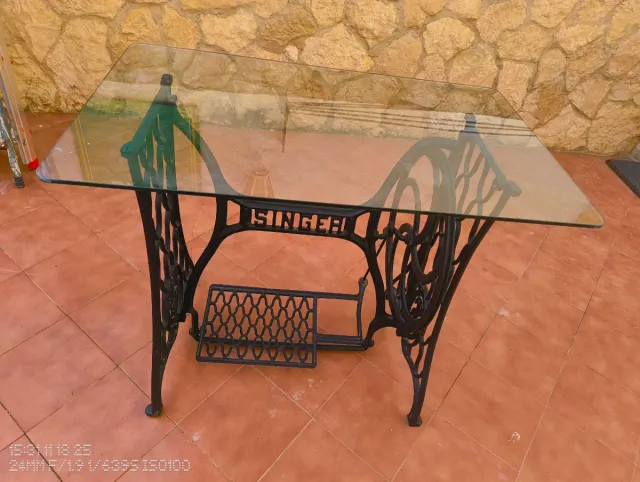 Mesa SINGER cristal y metal