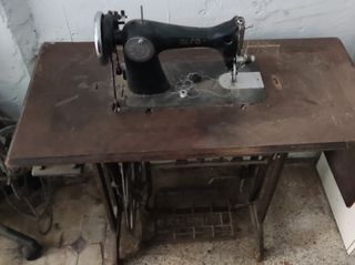Máquina de coser Alfa antigua