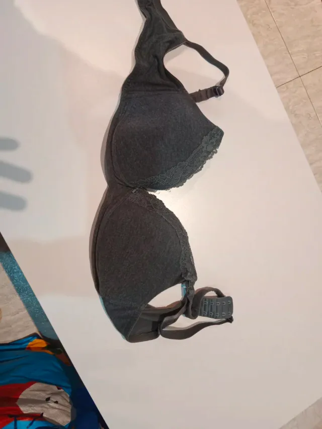 Sujetador premamá gris