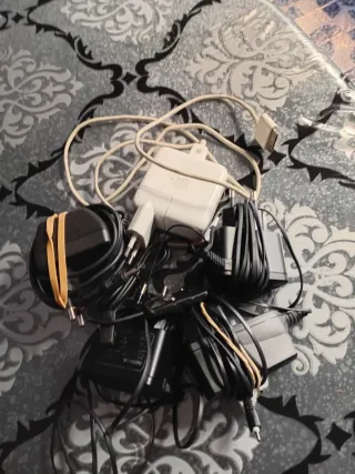 Set di caricatori e auricolari Apple/Nokia