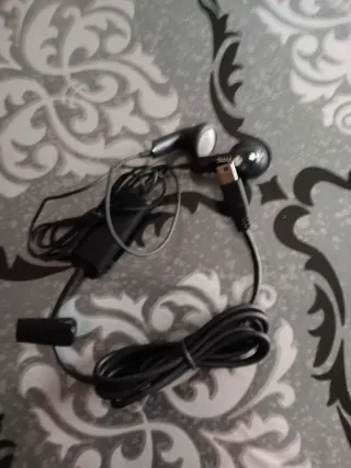 Set di caricatori e auricolari Apple/Nokia