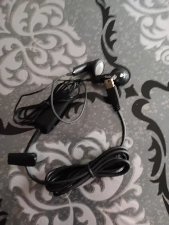 Lote de Carregadores e Fones de Ouvido Apple/Nokia