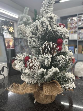 Mini árbol de Navidad nevado con piñas 40cm