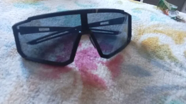 Gafas de sol negras y multicolor