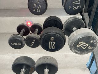 Pack de 16 Mancuernas Acero/Caucho Pure Fitness