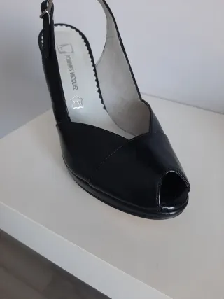 Zapatos Pommes Vazquez Negros Peep