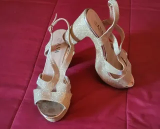 Sandalias ANA doradas con brillos