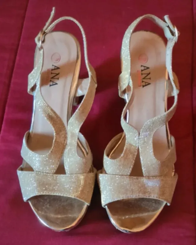 Sandalias ANA doradas con brillos