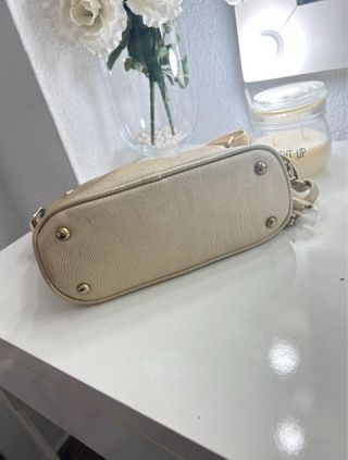 Bolso de hombro dorado