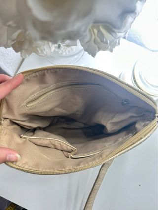 Bolso de hombro dorado