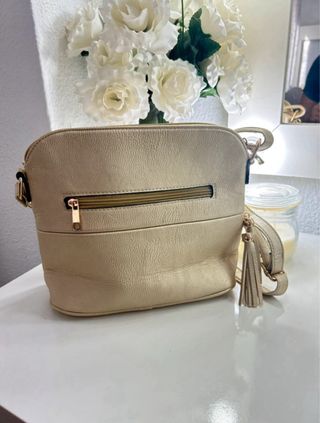 Bolso de hombro dorado
