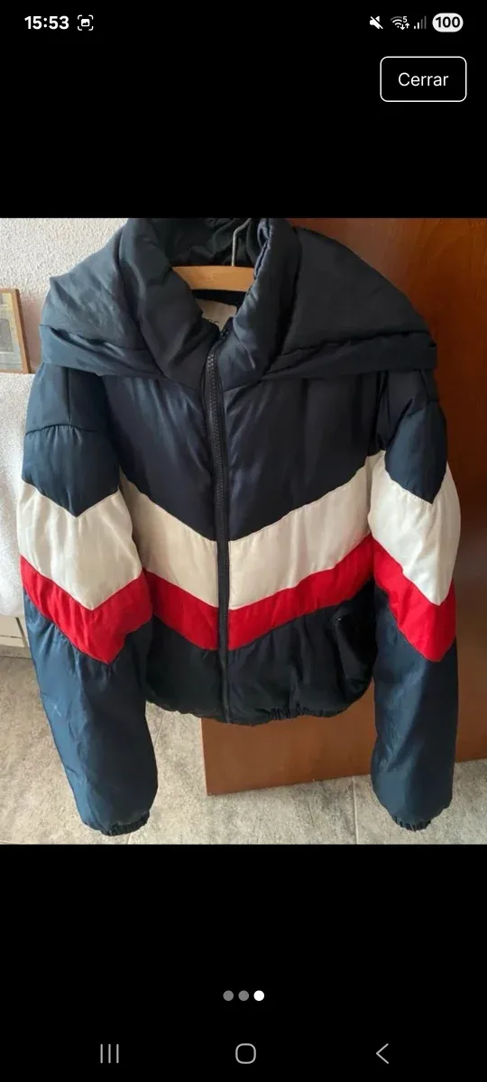 Abrigo acolchado chevron azul, blanco y rojo