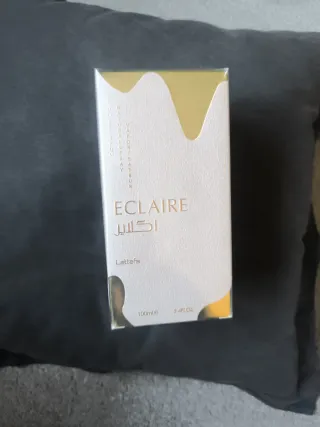 Perfume Lattafa Eclaire Beige y Dorado