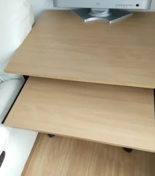 Mesa de estudio con bandeja extraíble