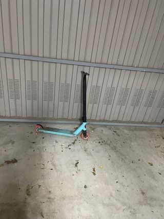 Patinete infantil azul y naranja