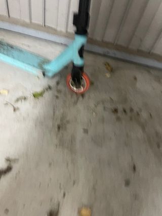 Patinete infantil azul y naranja