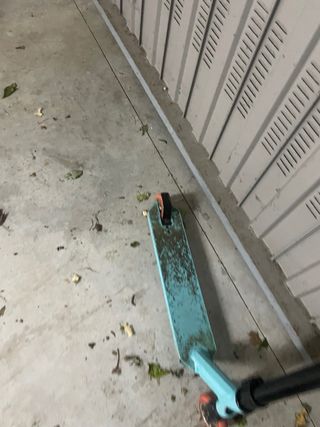 Patinete infantil azul y naranja