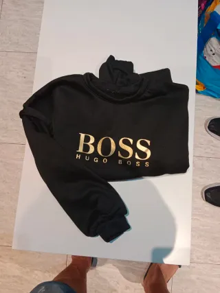 Sudadera BOSS Negra Logo Dorado