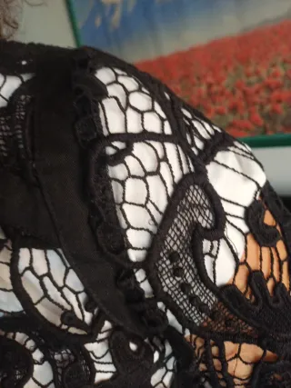 Chaqueta encaje negra