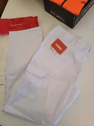 Botas de seguridad  + Pantalón  + chaleco.