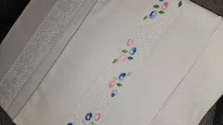 2 Lenzuola cotone con ricami e pizzo uncinetto.