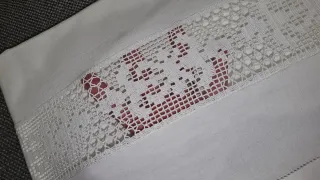 2 Lenzuola cotone con ricami e pizzo uncinetto.