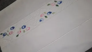 2 Lenzuola cotone con ricami e pizzo uncinetto.