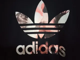Sudadera Adidas Negra con Logo Multicolor