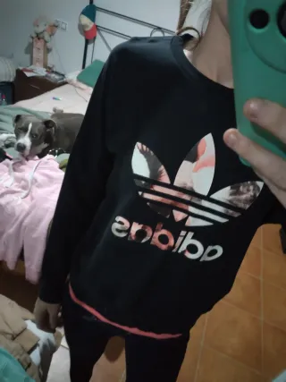 Sudadera Adidas Negra con Logo Multicolor