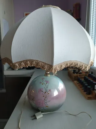 Lampada da tavolo vintage floreale