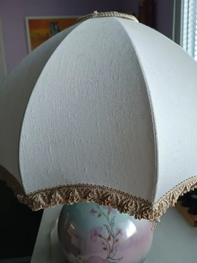 Lampada da tavolo vintage floreale