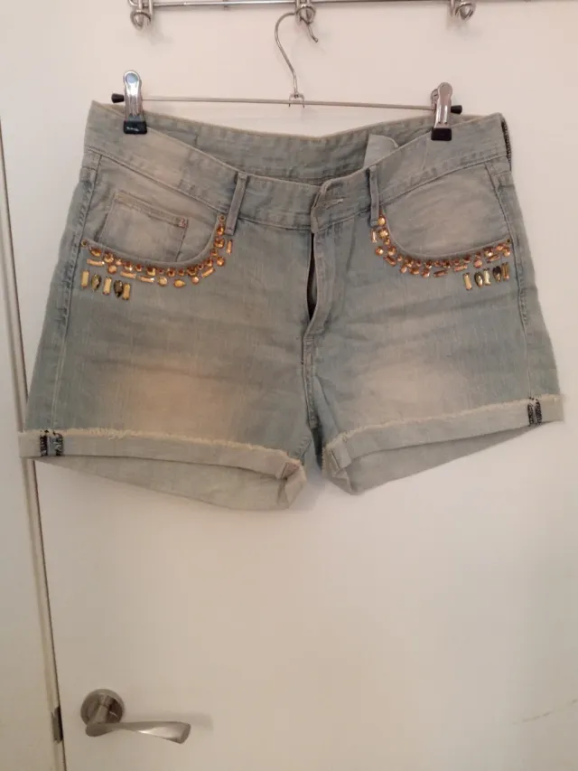 Pantalón corto vaquero con pedrería