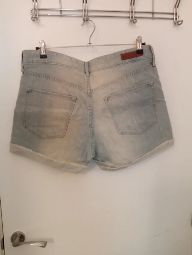 Pantalón corto vaquero con pedrería