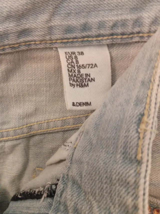 Pantalón corto vaquero con pedrería