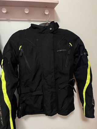 Chaqueta Dainese y Casco Moto scorpio