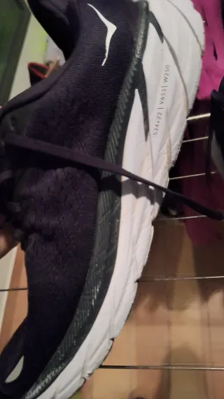 Hoka Clifton 8 Preto/Branco