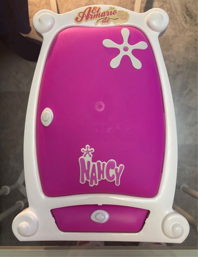 Armario de Nancy con Muñeca