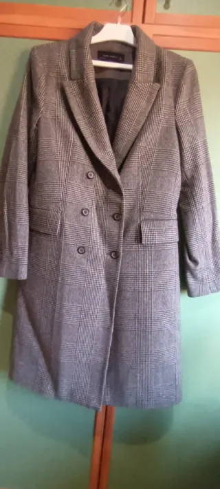 Abrigo cuadros Zara gris