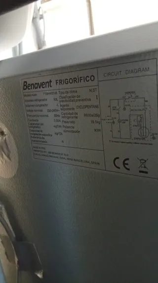 Congelador vertical BENAVENT